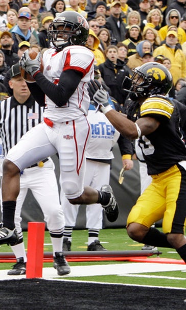 Iowa settles lawsuit with ex-player injured in 2011 workout